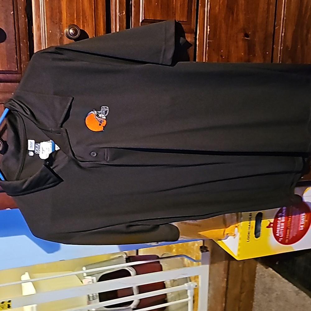 !!.          Mens L Black polo.    S2